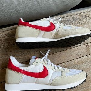 Mens size 8.5 Nike challenger OG sneaker-great condition!